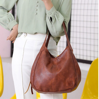 Naoko - Leather shoulder bag - Spacious interior