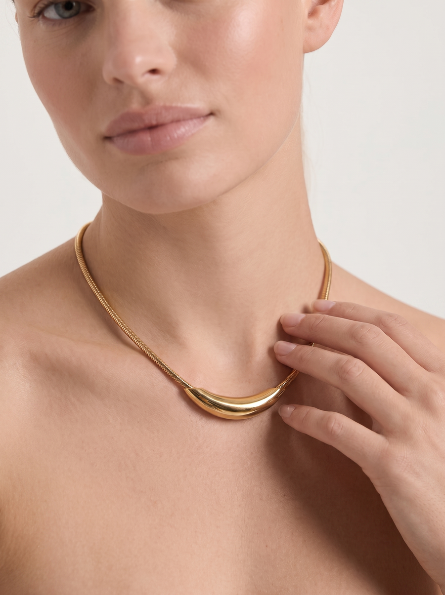 Ilse Snake Chain Curved Pendant Necklace
