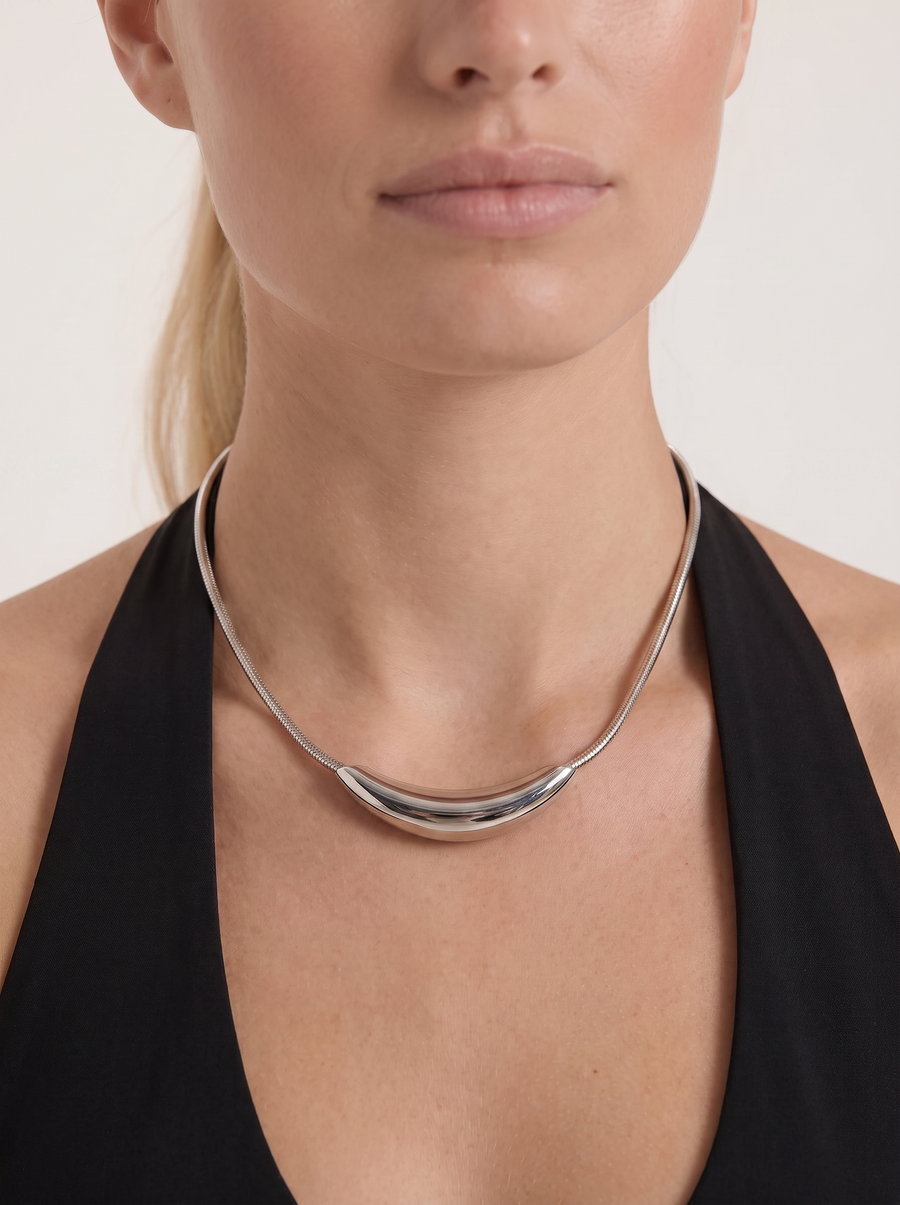 Ilse Snake Chain Curved Pendant Necklace
