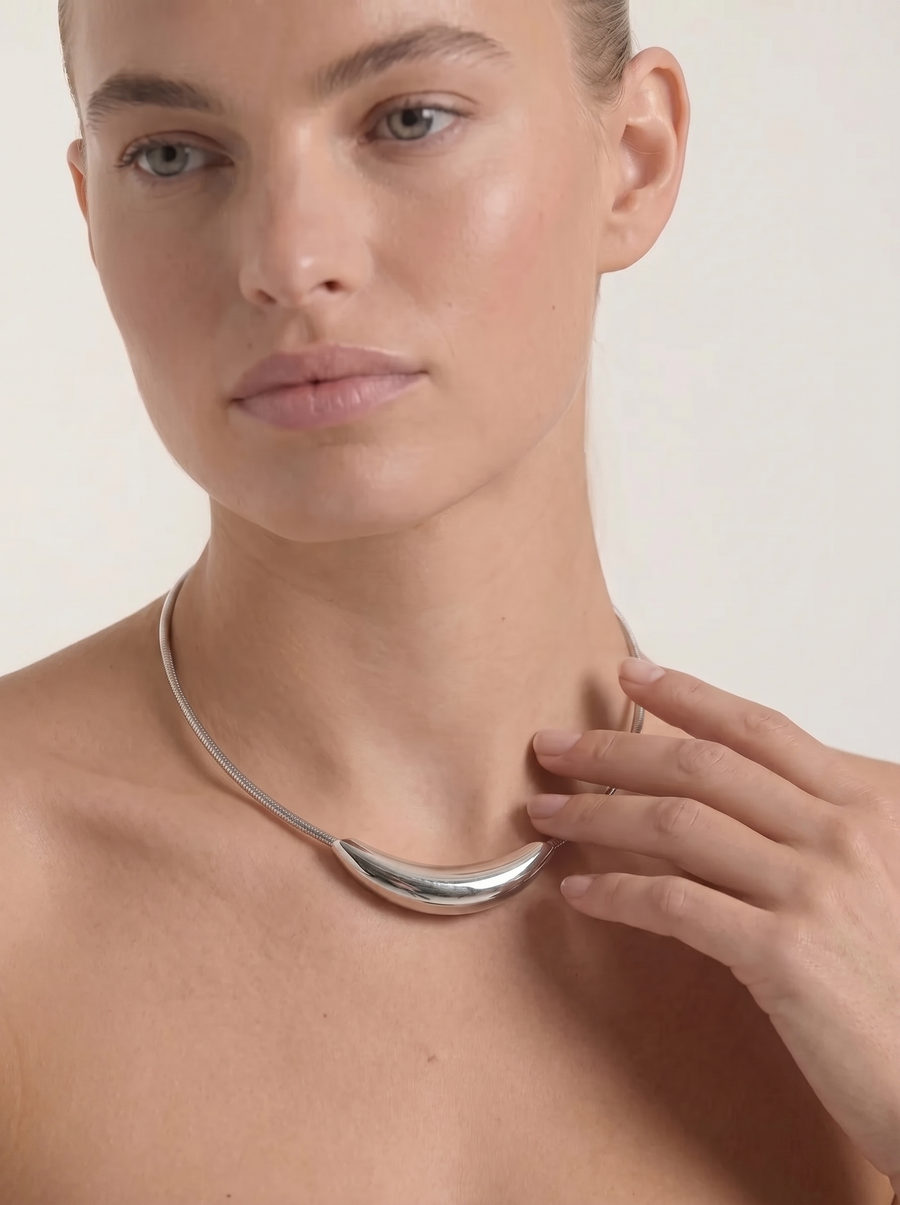 Ilse Snake Chain Curved Pendant Necklace
