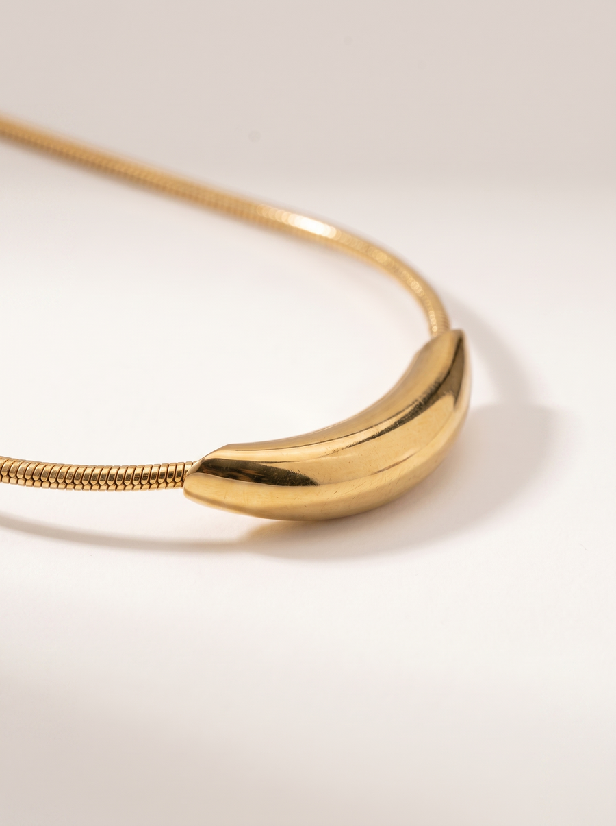 Ilse Snake Chain Curved Pendant Necklace
