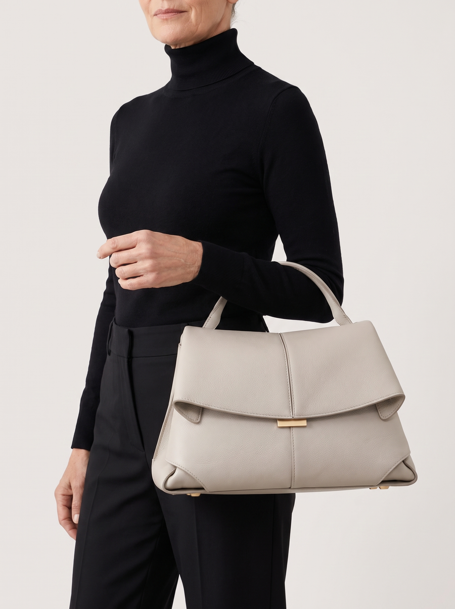 Elan Luxus-Ledertasche Weiss getragen