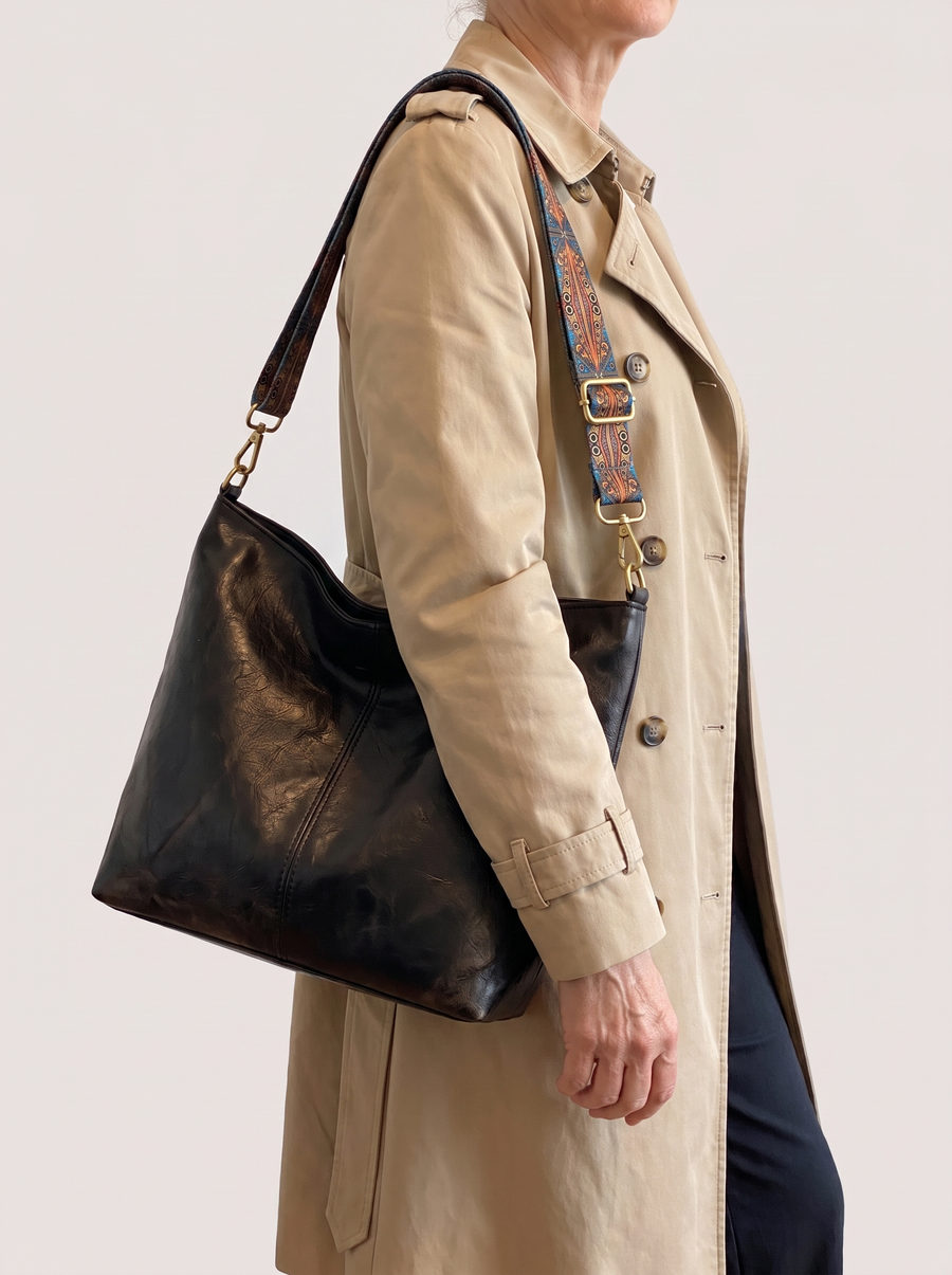 Lexia Elegante Vintage-Handtasche Schwarz getragen