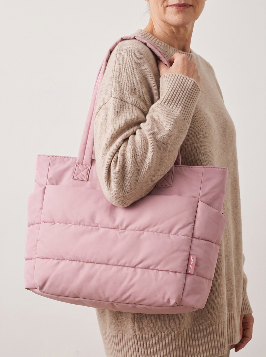 La Maison Puff Gesteppte Schultertasche Pink getragen