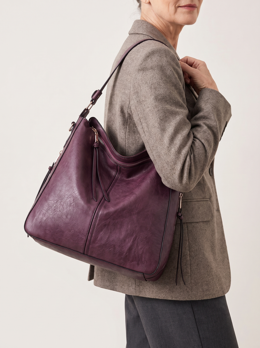 Freia Elegante Ledertasche Lila getragen