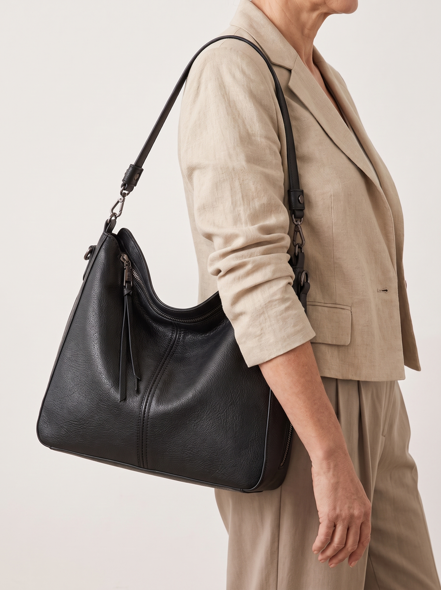 Freia Elegante Ledertasche Schwarz getragen