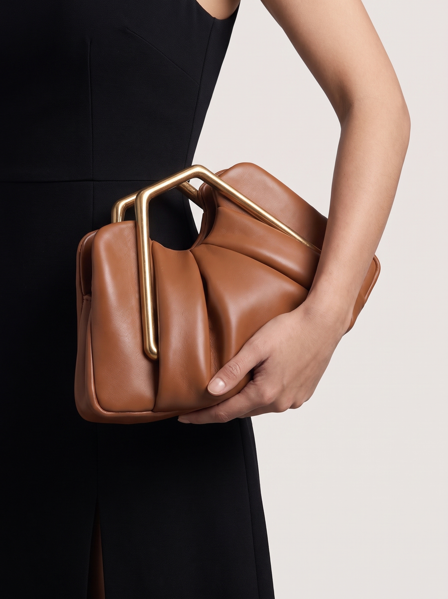 Martha Clutch - am Arm getragen