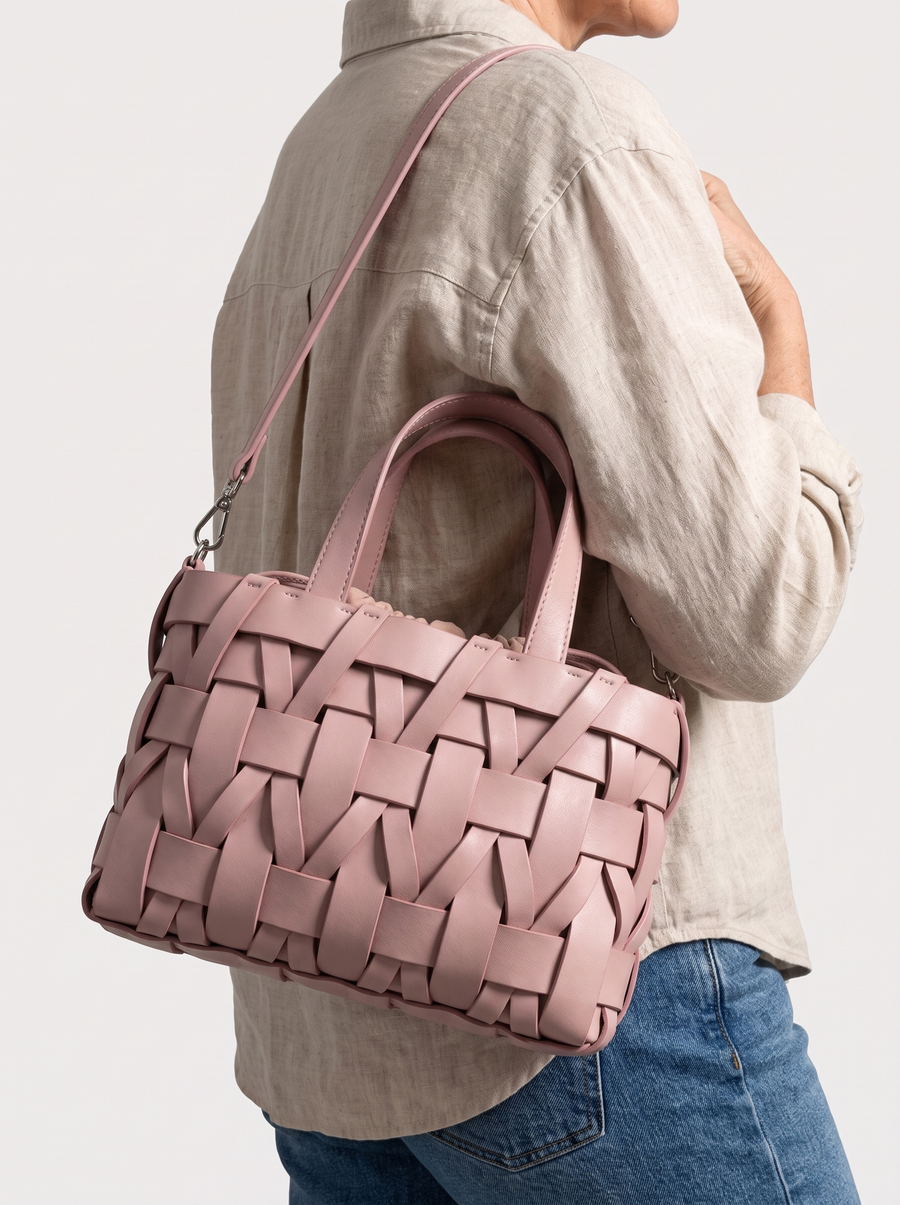 Annita Tasche Rosa am Model
