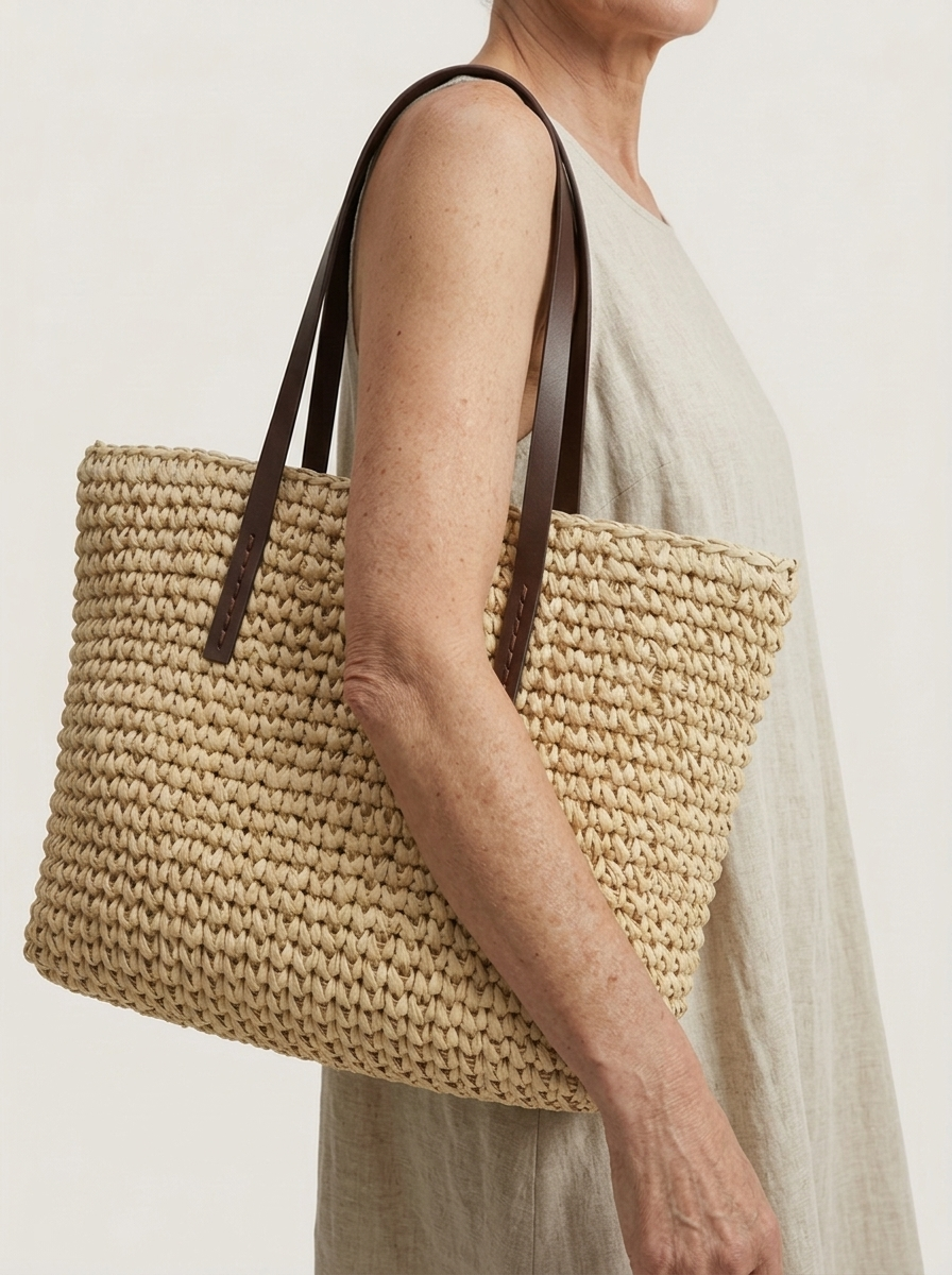 Rome Gewebte Tasche Beige am Modell