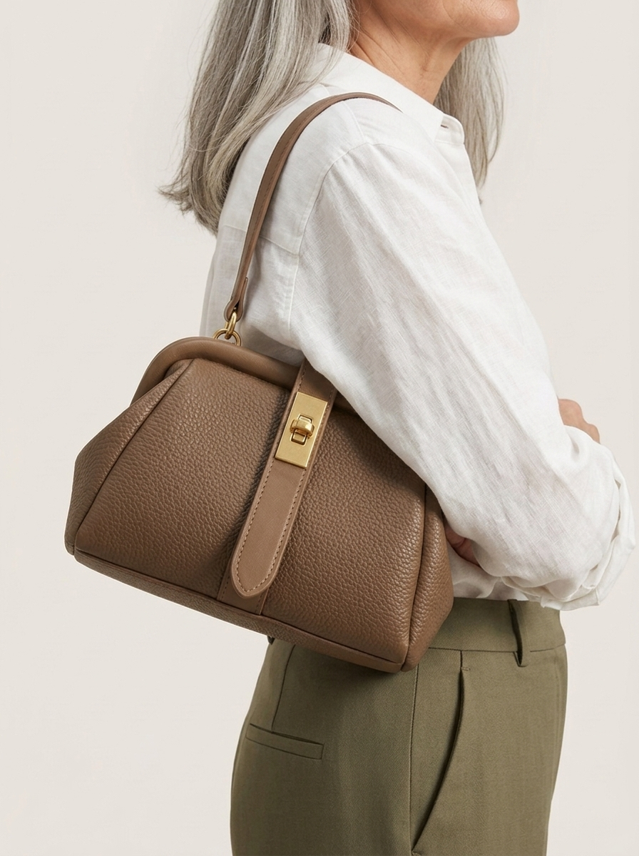 Elinea Khaki with model