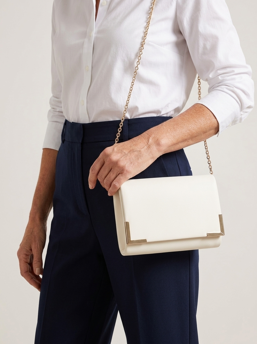 Envelope Clutch mit Kettenriemen - Weiss - Model