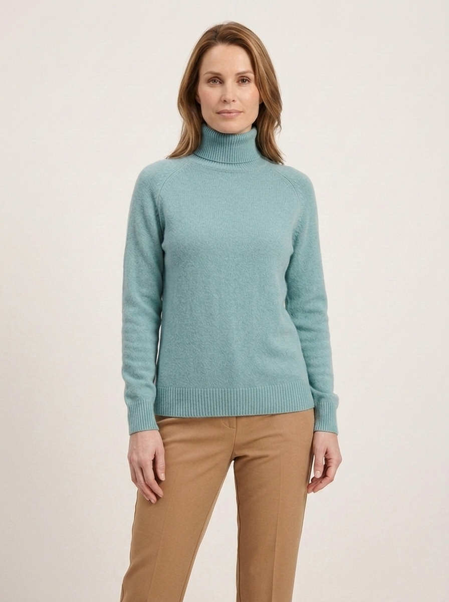 Camilla Rollkragenpullover - Grün - Dreiviertelaufnahme