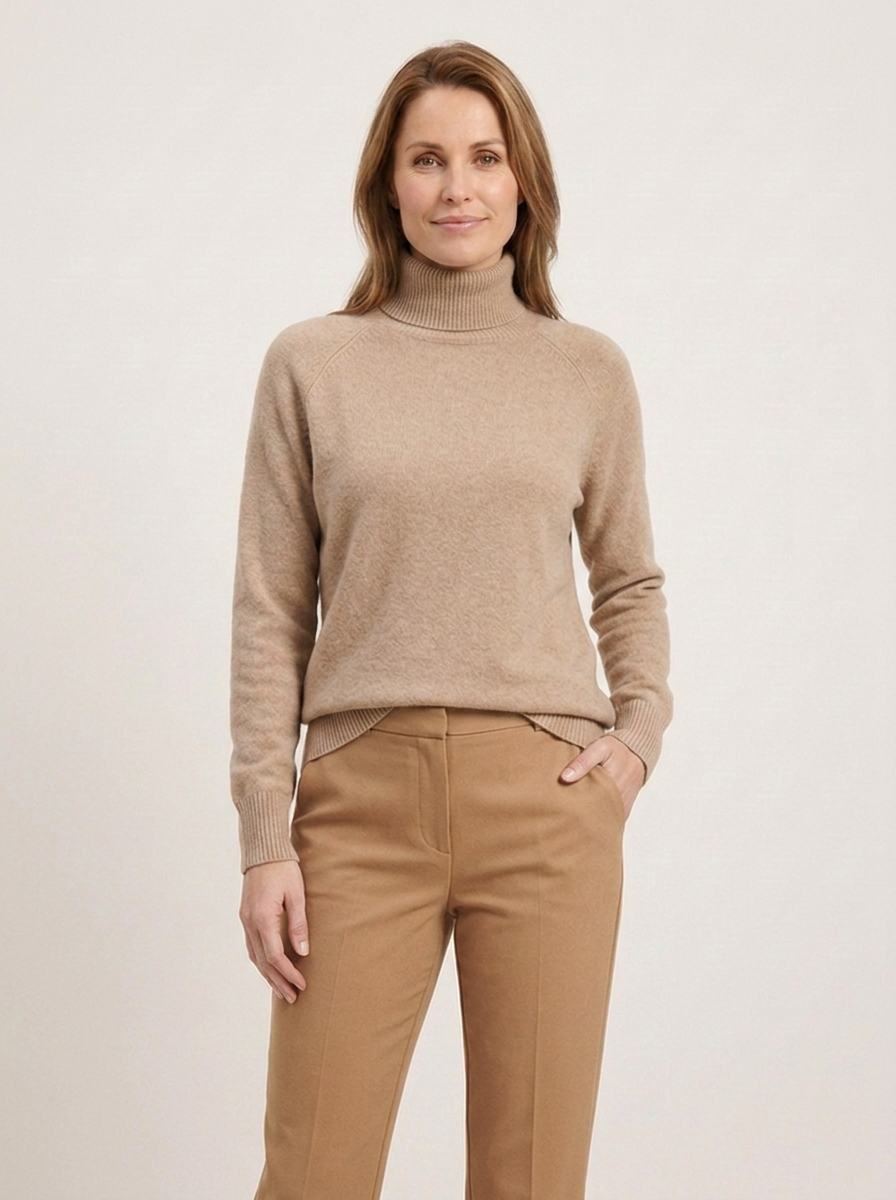 Camilla Rollkragenpullover - Hellbraun - Dreiviertelaufnahme