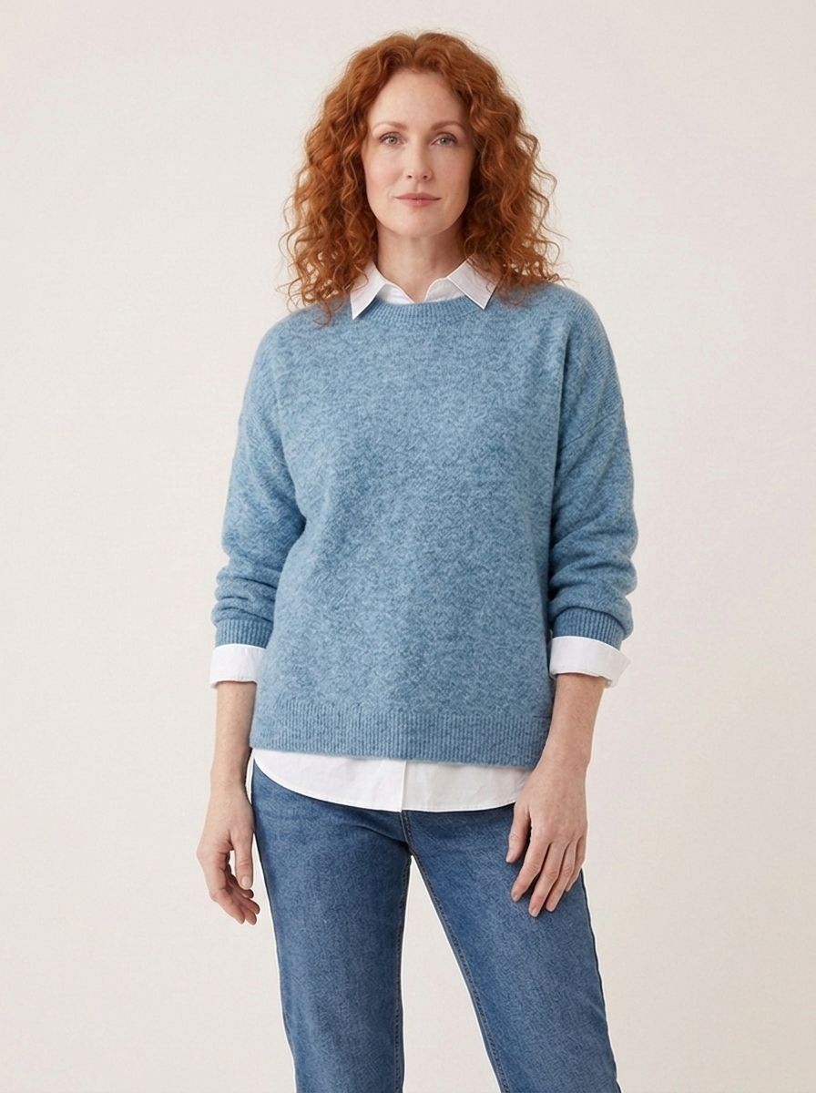 Mille Weicher Strickpullover - Blau - Dreiviertelaufnahme
